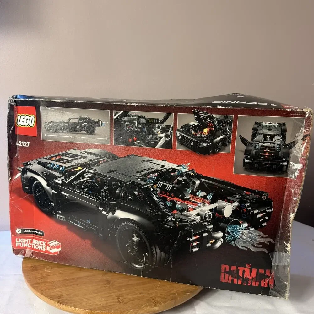 LEGO TECHNIC: THE BATMAN - BATMOBILE (42127)